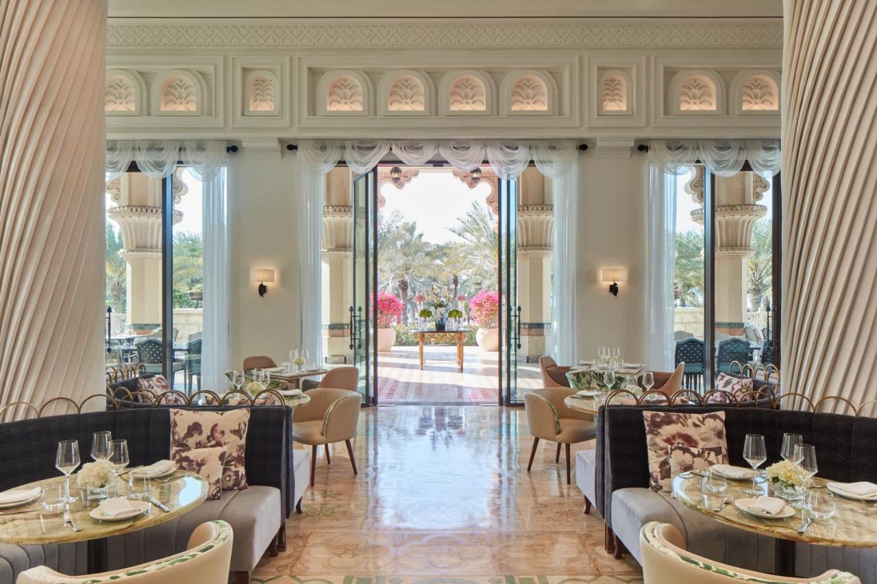 Jumeirah Al Qasr Dubai Esterno foto The restaurant