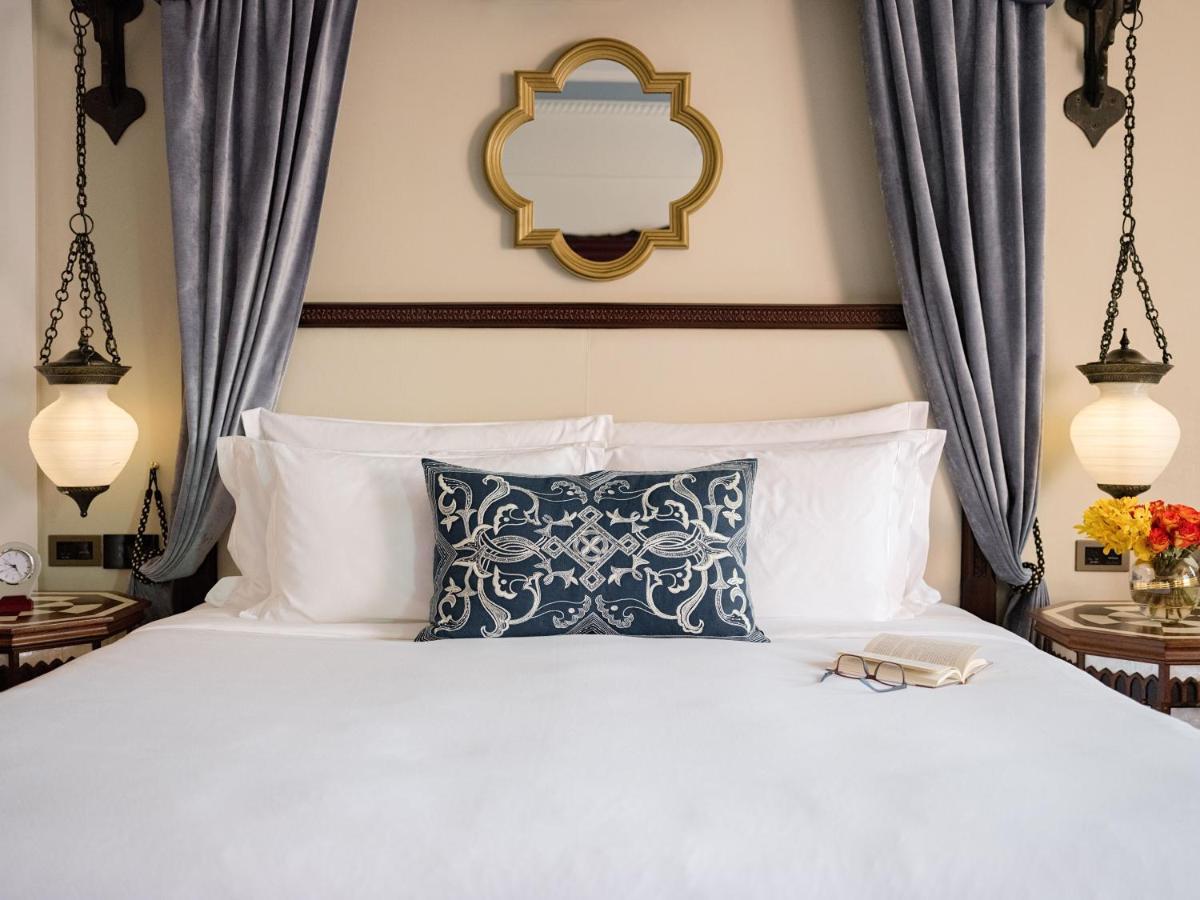 Jumeirah Al Qasr Dubai Esterno foto A bedroom at the Hotel