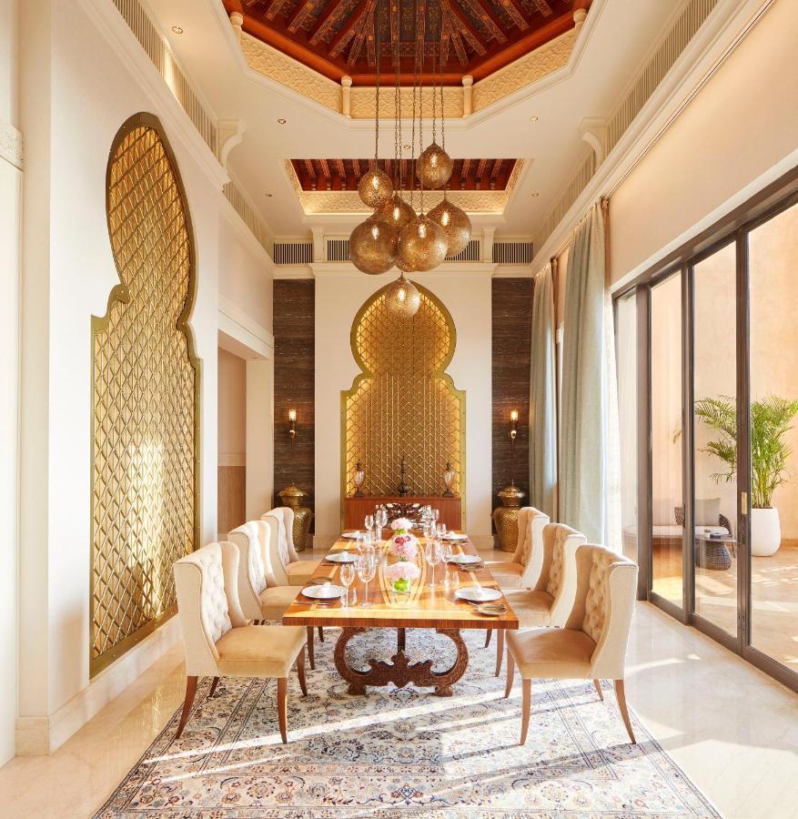 Jumeirah Al Qasr Dubai Esterno foto The dining room of a Royal Suite