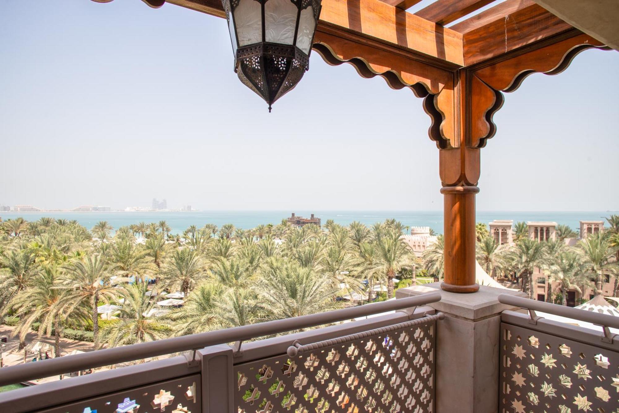 Jumeirah Al Qasr Dubai Esterno foto View from the hotel