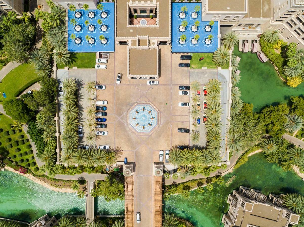 Jumeirah Al Qasr Dubai Esterno foto Aerial view of the Village at Bellagio