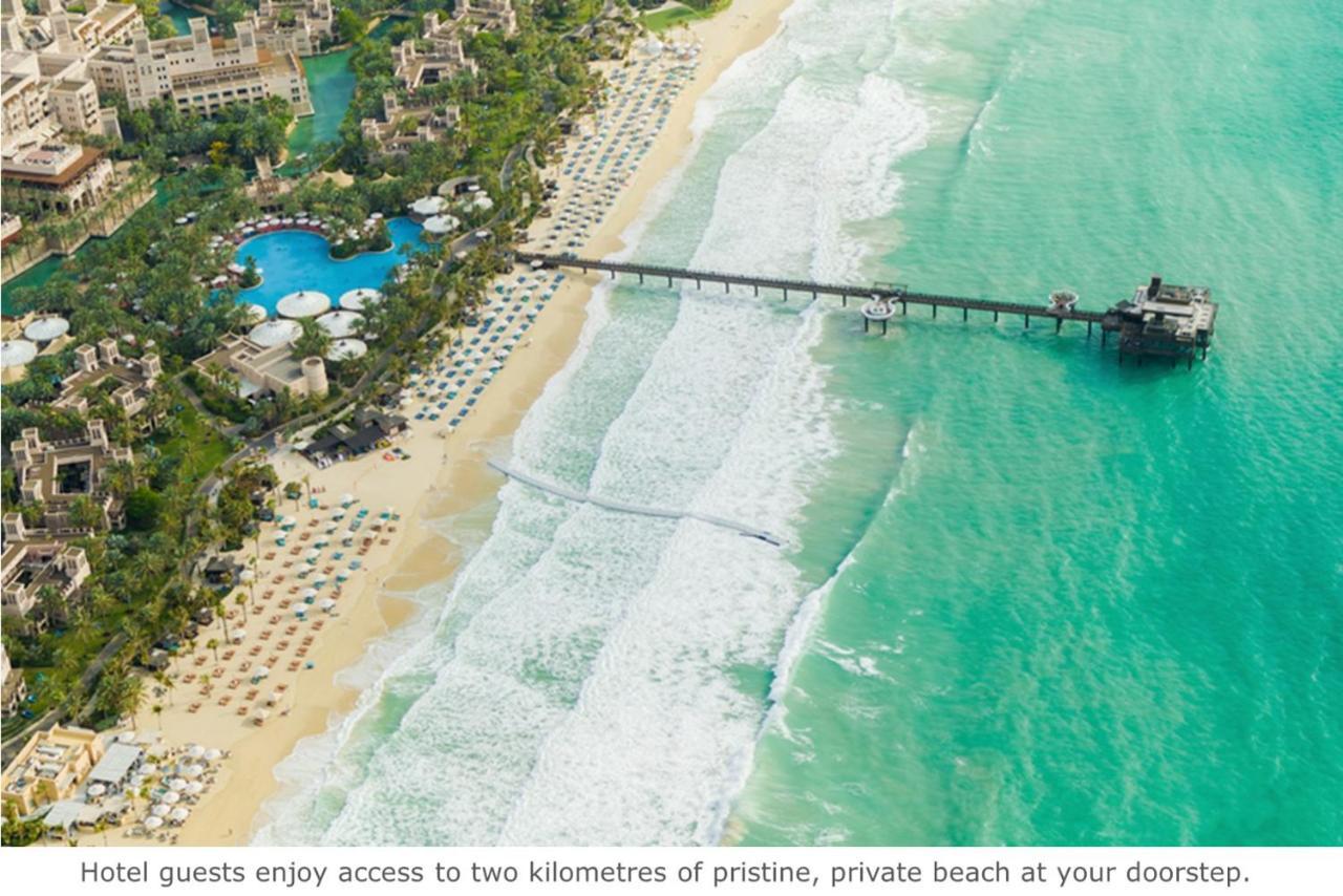 Jumeirah Al Qasr Dubai Esterno foto Aerial view of the beach